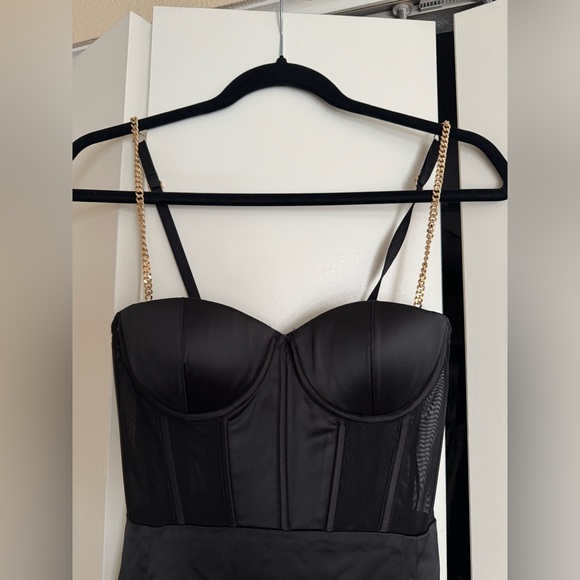 MESHKI Talisa Chain Strap Side Split Corset Midi Dress - Picture 3 of 8